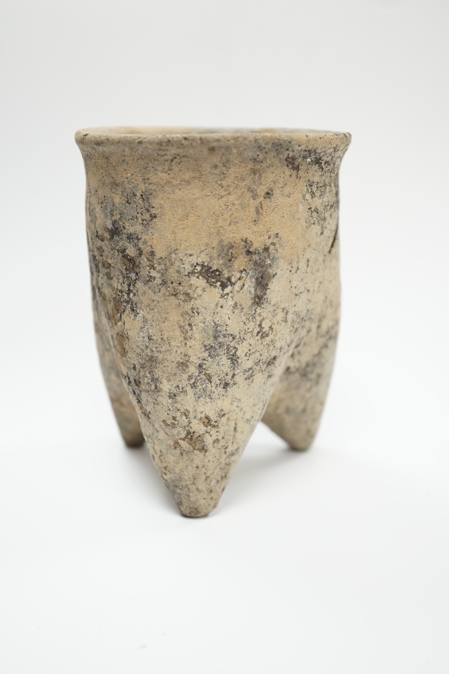 A Chinese neolithic pottery tripod vessel, 11.5cm tall